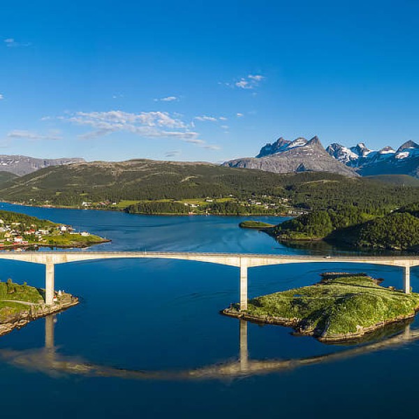 Vakantie in Noorwegen: het land van de fjorden, middernachtzon en noorderlicht