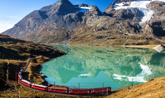 Zwitserland  16-daagse rondreis per trein Glacier en Bernina Express in stijl