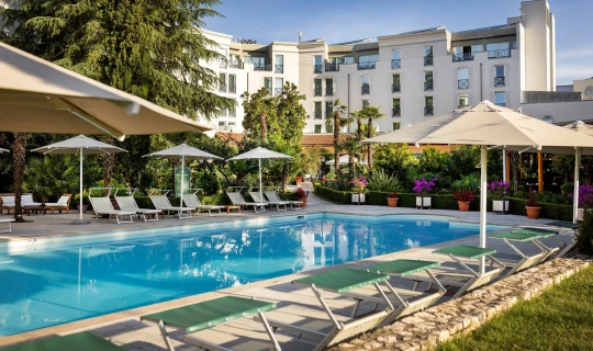 Albanië Tirana Rogner Hotel Tirana
