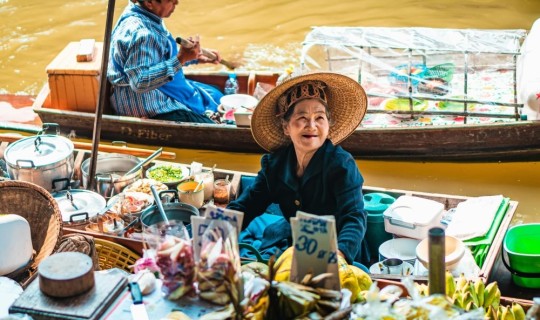 Thailand  Damnoen Saduak & Maeklong treinmarkt